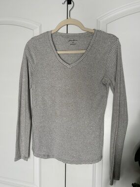 Eddie Bauer Gray & White Striped V-Neck Long Sleeve Tee - Small